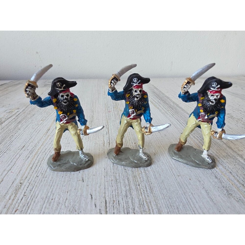 Lemax blackbeards ghost pirate Halloween people swords skeleton accessory fighti